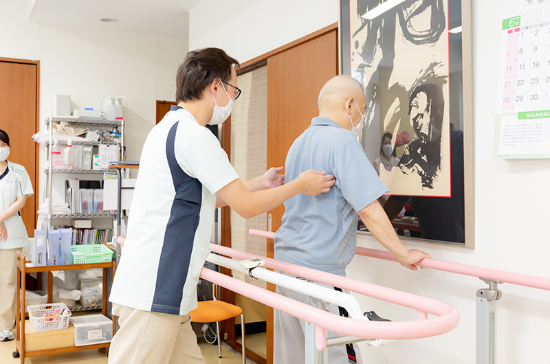 理学療法士が個別リハビリテーションを行います